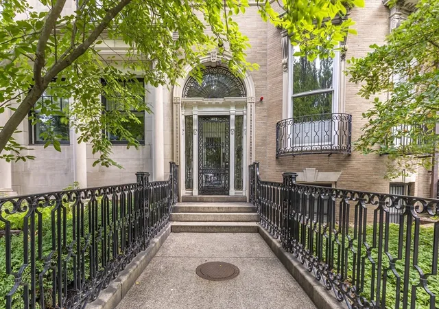 Listing Photo 2 - Condo for sale in building located at 405 Commonwealth Ave, Boston, MA 02215 - Unit #2