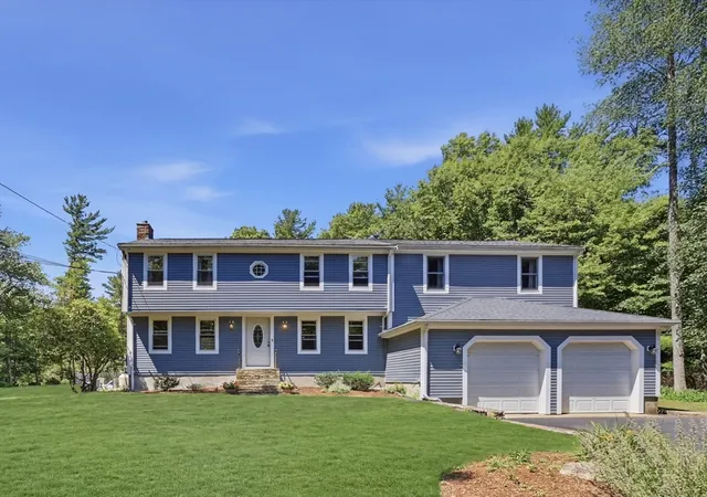 Photo 2 of Sale Pending at 930 Union St, Duxbury, MA 02332 | MLS# 73550742 | Listing updated on 2026-08-08