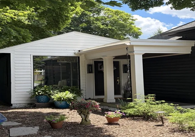 Photo 4 of Single family home for sale at 37 Moulton St, Newburyport, MA 01950 | MLS# 73537580 | Listing updated on 2026-10-03