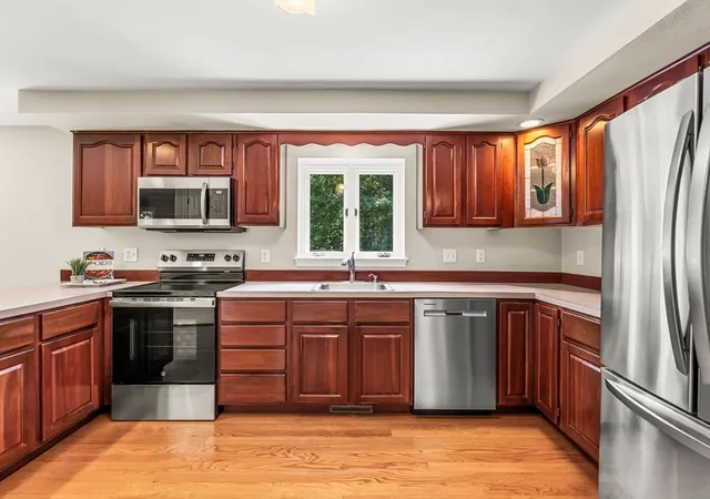 4th image of 470 Lost Lake Dr, Groton, MA 01450 | MLS# 73568216
