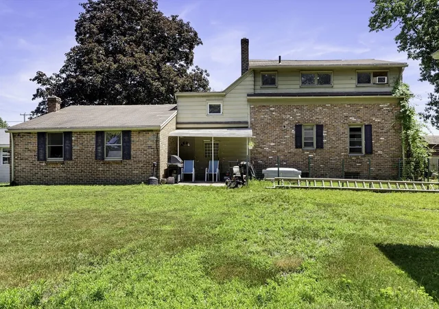 3rd image of 69 Worthington St, Chicopee, MA 01020 | MLS# 73549313