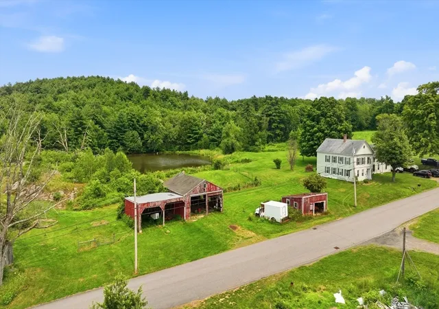 3rd image of 233 Ragged Hill Rd, West Brookfield, MA 01585 | MLS# 73553767