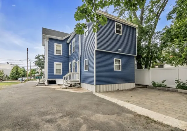 3rd image of 15 Hanover St, Lynn, MA 01902 | MLS# 73551062