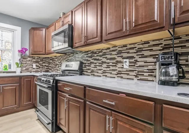 4th image of 15 Hanover St, Lynn, MA 01902 | MLS# 73551062