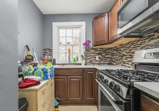 5th image of 15 Hanover St, Lynn, MA 01902 | MLS# 73551062