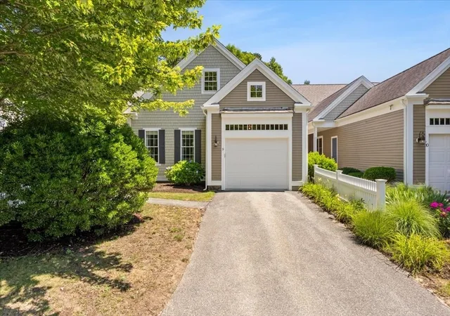 2nd image of 9 Blue Meadow Ct #9, Buzzards Bay, MA 02532 | MLS# 73552893