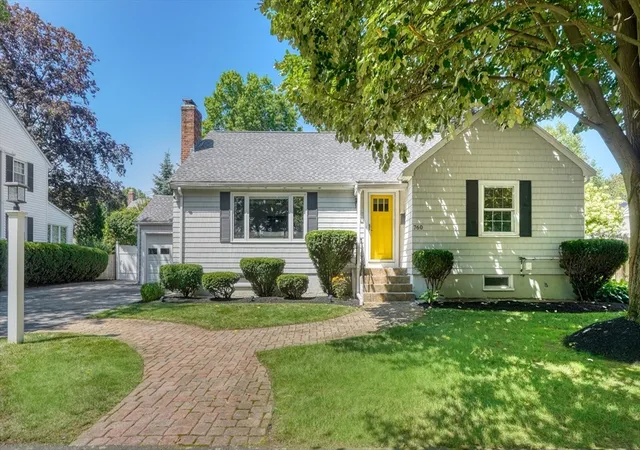1st image of 760 Lynn Fells Pkwy, Melrose, MA 02176 | MLS# 73537673