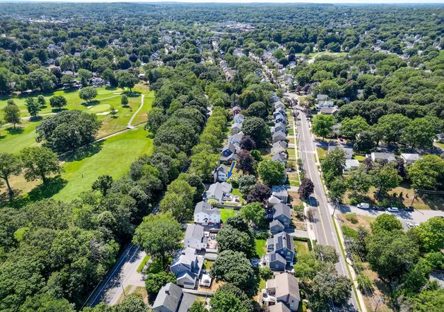 2nd image of 760 Lynn Fells Pkwy, Melrose, MA 02176 | MLS# 73537673