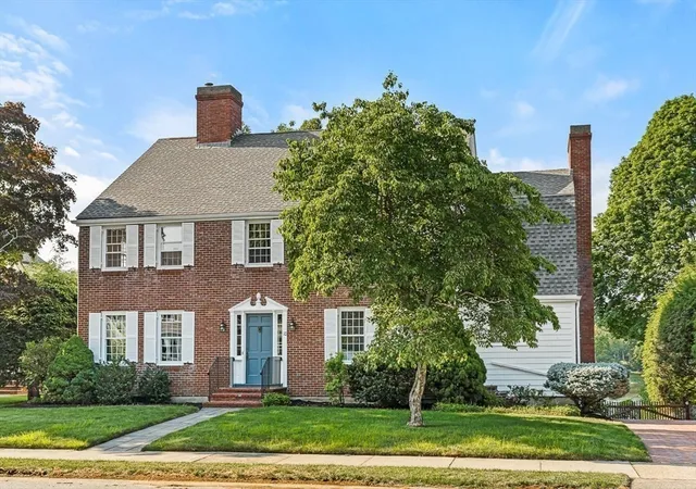 Photo 3 of Sale Pending at 10 Dartmouth St, Winchester, MA 01890 | MLS# 73548103 | Listing updated on 2026-09-11