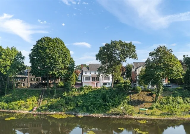Photo 4 of Sale Pending at 10 Dartmouth St, Winchester, MA 01890 | MLS# 73548103 | Listing updated on 2026-09-11