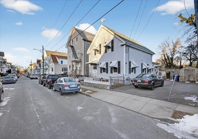 3rd image of 12 Reynolds St, New Bedford, MA 02740 | MLS# 73471670