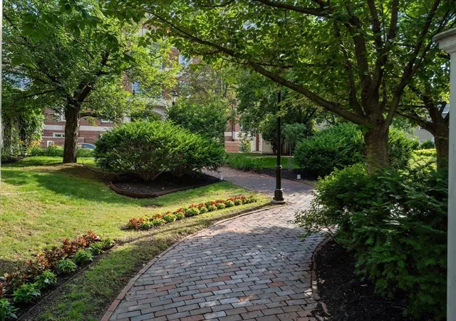 2nd image of 130 Mount Auburn St, Cambridge, MA 02138