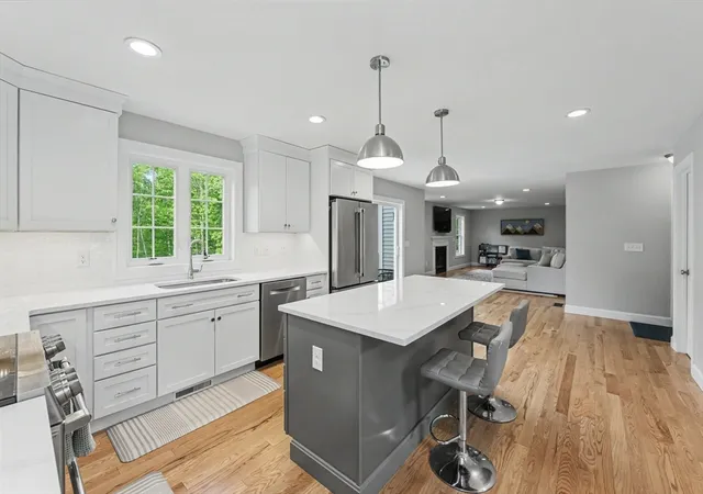 2nd image of 265 Standish Ln, Hudson, NH 03051 | MLS# 73535115