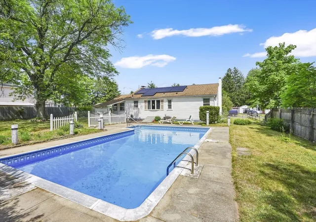 Photo 4 of Sale Pending at 135 Bulat Dr, Springfield, MA 01129 | MLS# 73535356 | Listing updated on 2026-08-28