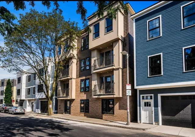 1st image of 185 E Street, South Boston, MA 02127 | MLS# 73564858