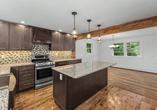 5th image of 28 Carrington Ave, Dracut, MA 01826 | MLS# 73538676