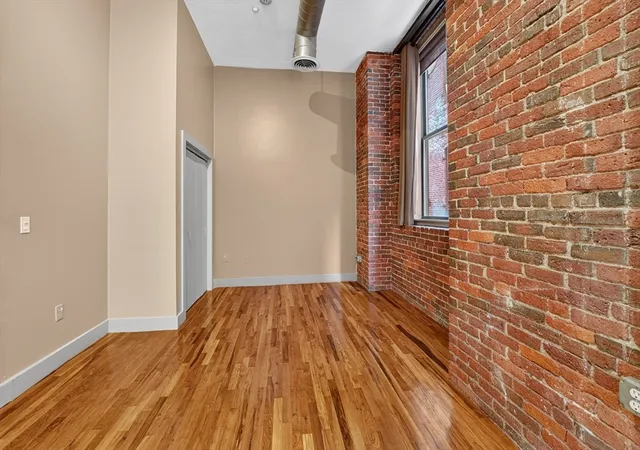 5th image of 13 Willow, Lynn, MA 01901