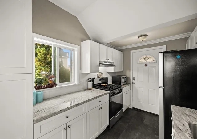 Listing Photo 3 - Condo for sale in building located at 315 Washington St, Fall River, MA 02721