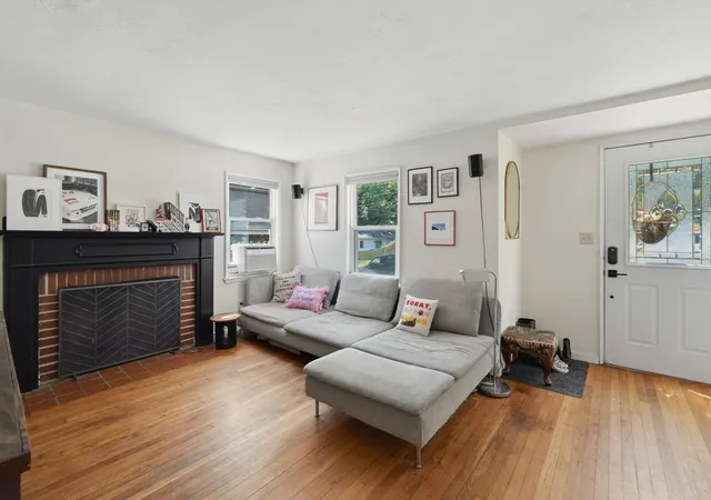 4th image of 29 Magee Street, Hyde Park, MA 02136 | MLS# 73549872