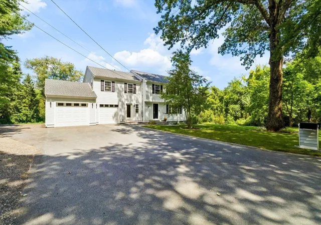 3rd image of 27 Maple St, Carlisle, MA 01741 | MLS# 73565380