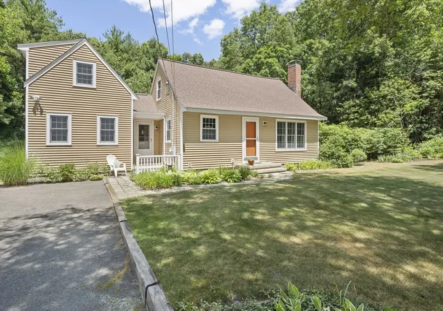 2nd image of 12 Walnut Rd, Norwell, MA 02061 | MLS# 73538775