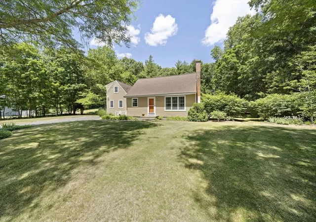 3rd image of 12 Walnut Rd, Norwell, MA 02061 | MLS# 73538775
