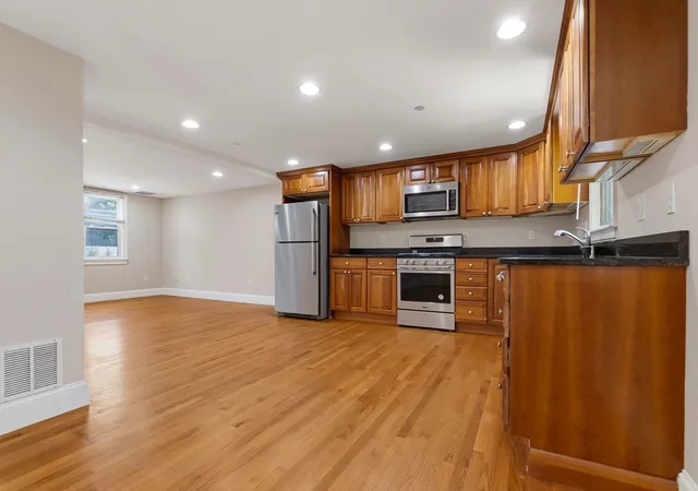 5th image of 10 Friend Ct #3, Wenham, MA 01984 | MLS# 73549618