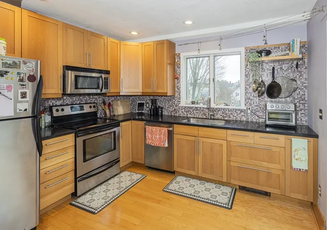 Condominium at 42 Broad St #5, Salem, MA 01970 | MLS# 73358256 | | Sold on 2025-06-10