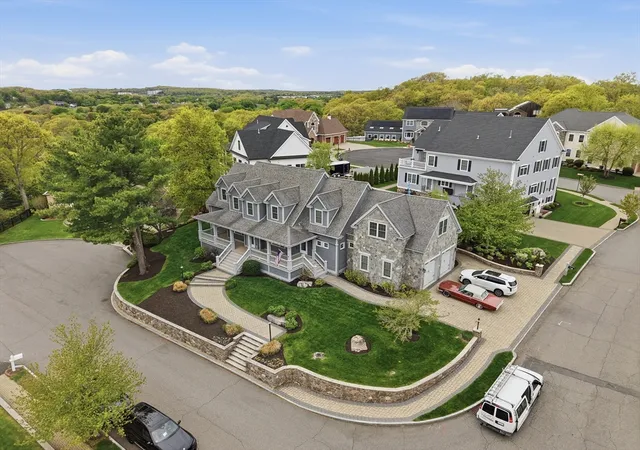 2nd image of 1 Twin Springs Dr, Saugus, MA 01906 | MLS# 73519784