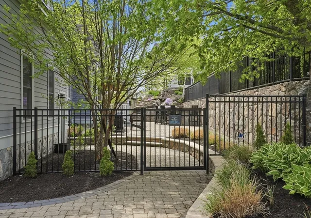 42nd image of 1 Twin Springs Dr, Saugus, MA 01906 | MLS# 73519784