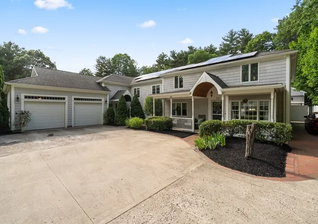 1st image of 33 Russell Rd, Hanover, MA 02339 | MLS# 73541317