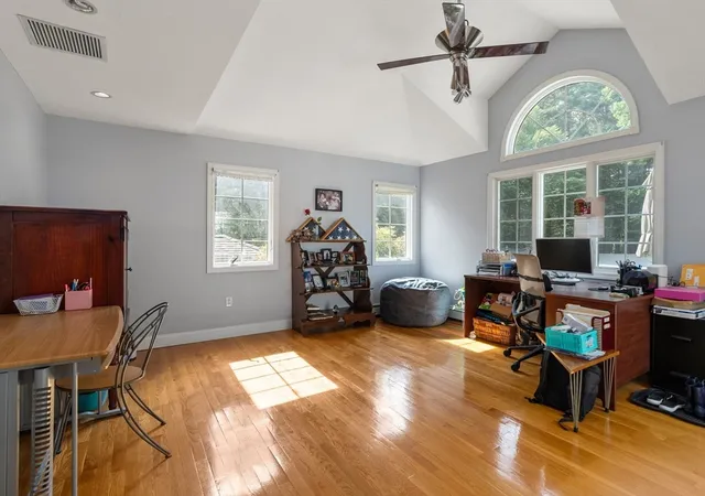 4th image of 33 Russell Rd, Hanover, MA 02339 | MLS# 73541317