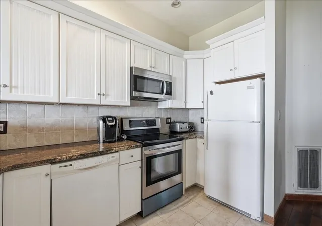 5th image of 1185 Nantasket Ave #5, Hull, MA 02045 | MLS# 73560207