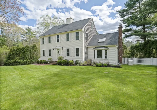 Homes for sale in Duxbury, MA | 25 Hounds Ditch Ln, Duxbury, MA 02332 | MLS# 73518467