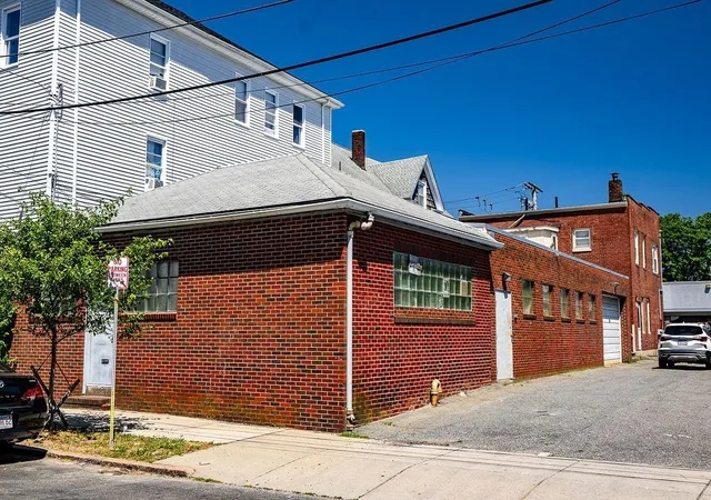 2nd image of 272 Sawyer St, New Bedford, MA 02746 | MLS# 73472333