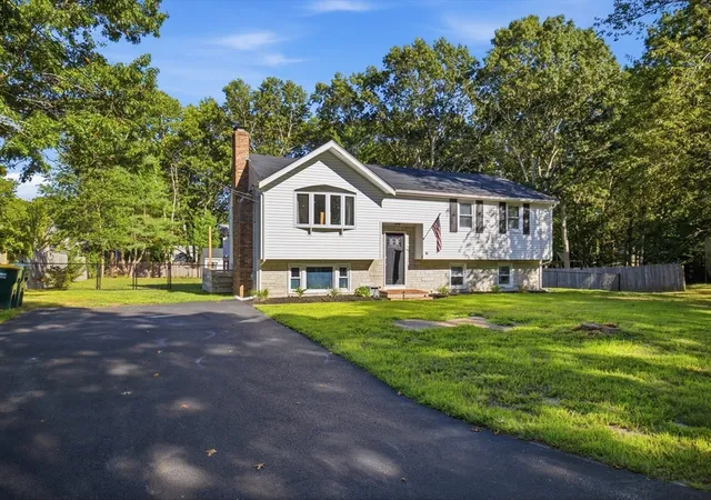 Photo 2 of Sale Pending at 18 Montgomery Dr, Plymouth, MA 02360 | MLS# 73568581 | Listing updated on 2026-09-10