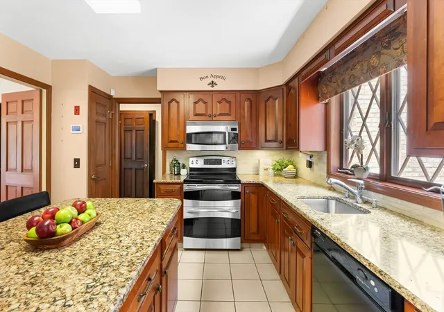 3rd image of 191 Fairway Dr, Seekonk, MA 02771 | MLS# 73544421