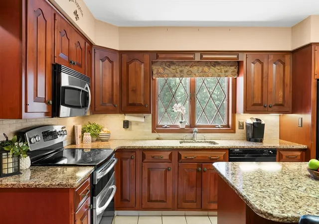 5th image of 191 Fairway Dr, Seekonk, MA 02771 | MLS# 73544421