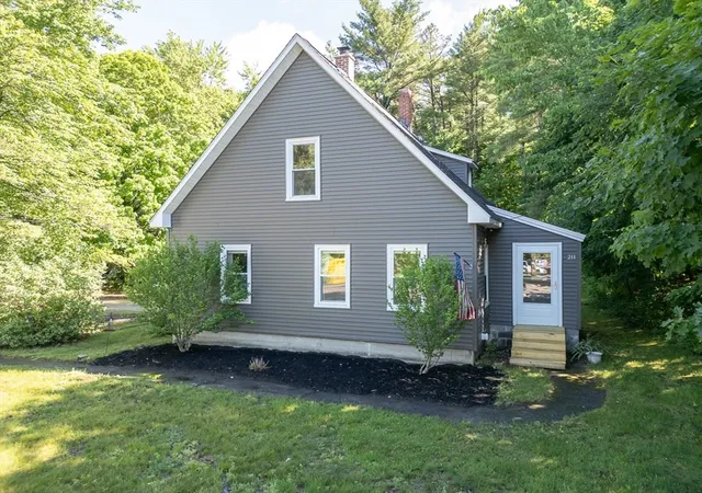 Homes for sale in Townsend, MA | 211 Main St, Townsend, MA 01469 | MLS# 73537438