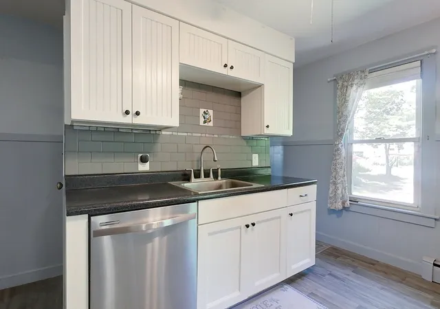Homes for sale in Townsend, MA | 211 Main St, Townsend, MA 01469 | MLS# 73537438