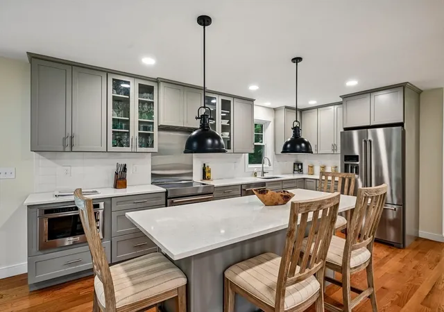 4th image of 33 Downfall Road, Byfield, MA 01922 | MLS# 73553553