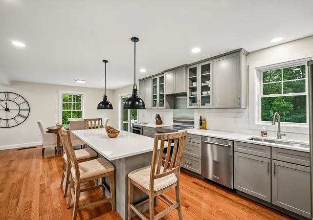 5th image of 33 Downfall Road, Byfield, MA 01922 | MLS# 73553553