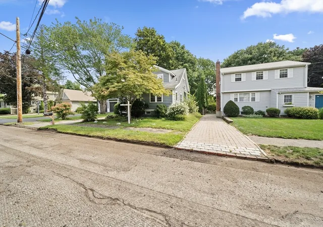 Photo 3 of Single family home for sale at 72 Valleyfield St, Lexington, MA 02421 | MLS# 73570124 | Listing updated on 2026-09-18