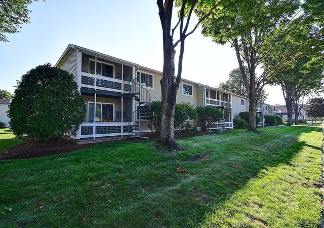 3rd image of 14 Arbor Way #B, Holyoke, MA 01040 | MLS# 73554751