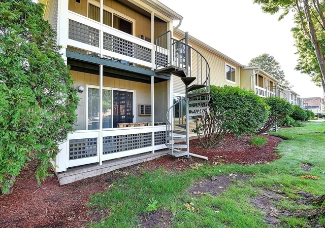 4th image of 14 Arbor Way #B, Holyoke, MA 01040 | MLS# 73554751