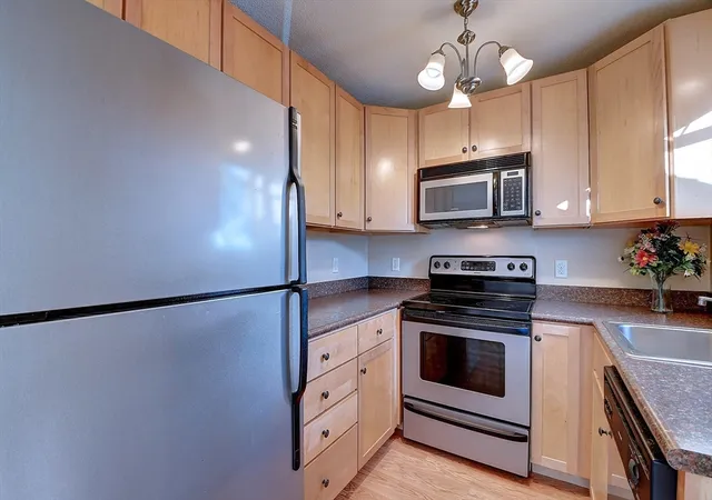 5th image of 14 Arbor Way #B, Holyoke, MA 01040 | MLS# 73554751