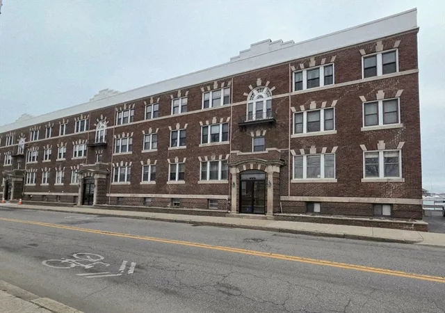 3rd image of 229 Washington Ave #3A, Winthrop, MA 02152 | MLS# 73560224