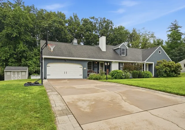 Photo 3 of Single family home for sale at 29 Shady Side Dr, Longmeadow, MA 01106 | MLS# 73556761 | Listing updated on 2026-09-01