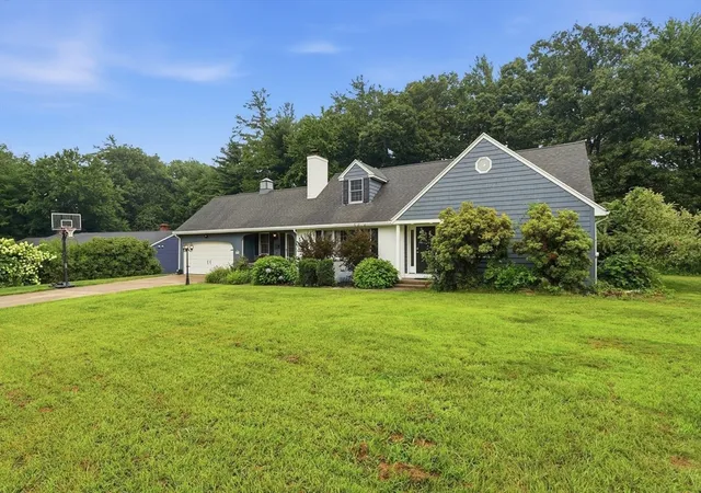 Photo 3 of Single family home for sale at 29 Shady Side Dr, Longmeadow, MA 01106 | MLS# 73556761 | Listing updated on 2026-10-09