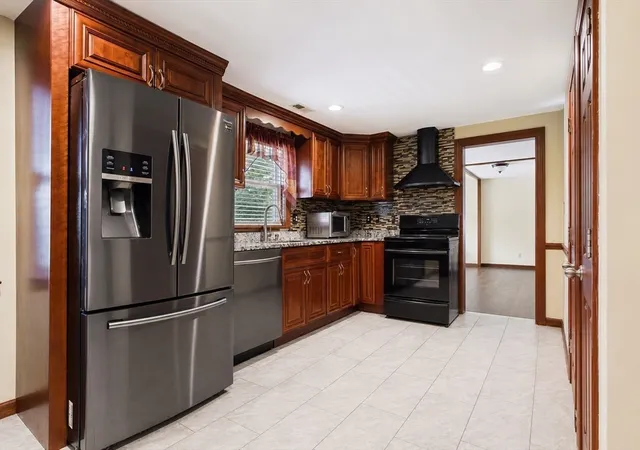 4th image of 73 Lanark Rd, Malden, MA 02148 | MLS# 73559508